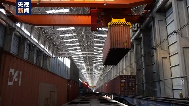 kaiyun登陆入口开云集拼集运、聚零为整中欧班列乌鲁木齐集结中心成为“丝路枢纽”(图2)
